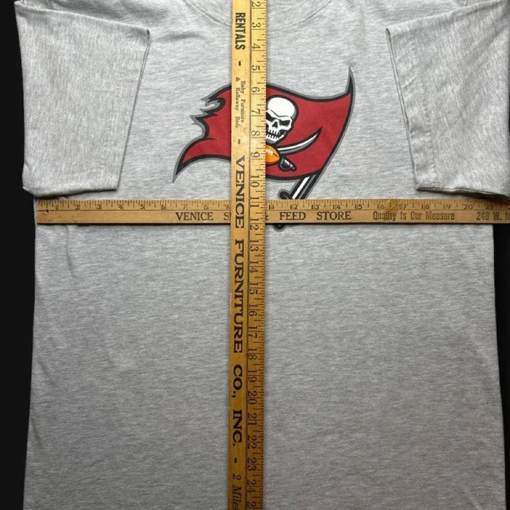 Tampa Bay Buccaneers NFL Pro Line by Fanatics heather gray logo tee Large